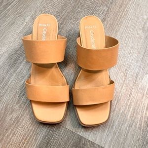 Low heel sandals